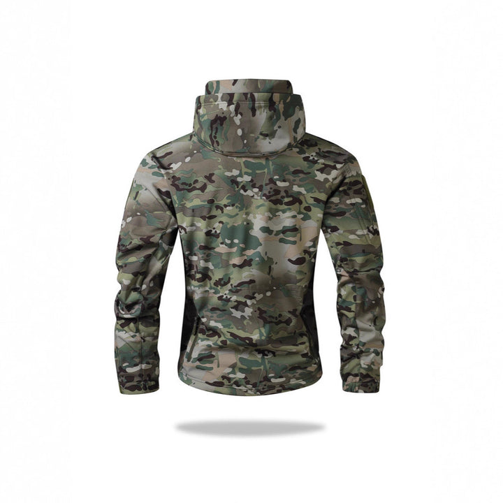 Herren Taktische Softshelljacke mit Kapuze, Camouflage‑Design und Multifachtaschen – Taviero