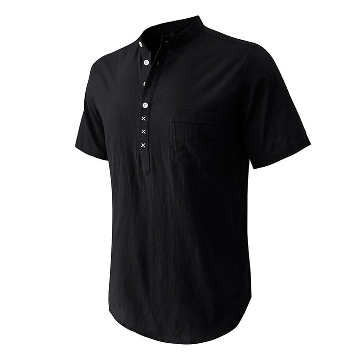 Herren Kurzarm-Henley-Shirt mit strukturiertem Kragen und eleganten Knopfdetails Echoarchiv