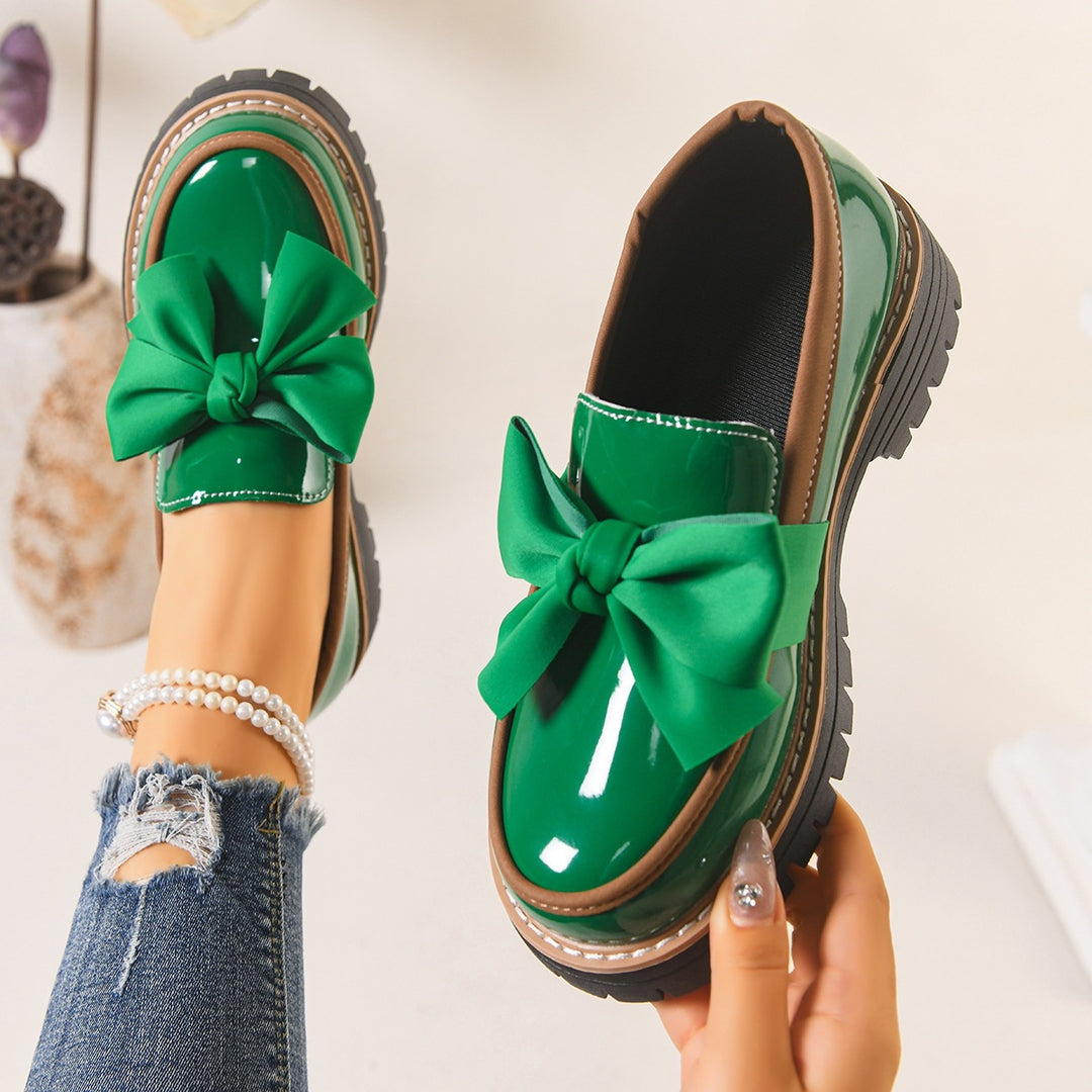 Damen Lack-Loafer mit großer Zierschleife und profilierter Gummisohle – Lioré
