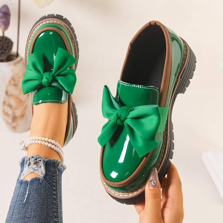 Damen Lack-Loafer mit großer Zierschleife und profilierter Gummisohle – Lioré