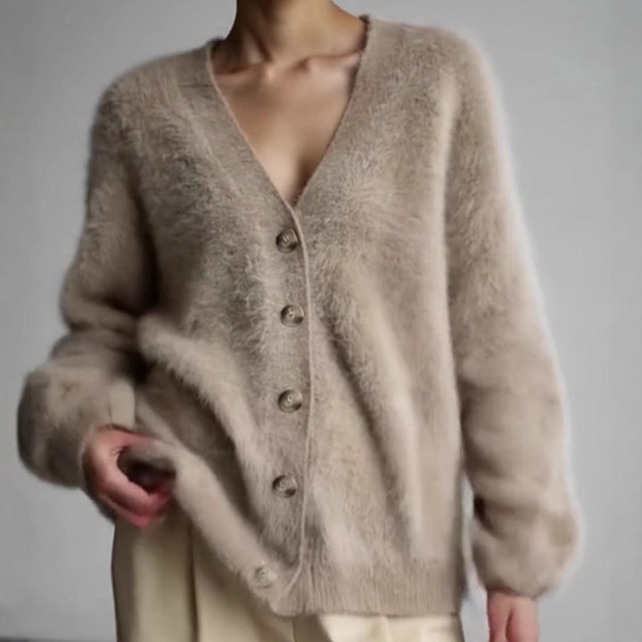 Damen Flauschiger Eyelash-Mix Oversize-Cardigan mit V-Ausschnitt und dekorativen Holzknöpfen – Veloura