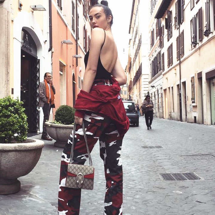 Damen Cargohose mit Camouflage‑Print, elastischem Bund und Beinbündchen Echoarchiv