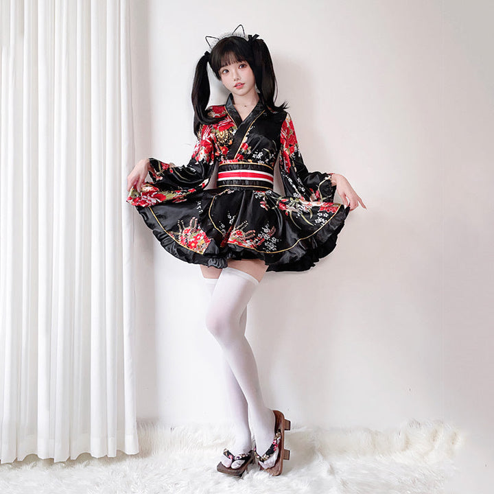 Damen Kimono Kleid mit einem verspielten Schnitt und floralen Akzenten Echo Archiv