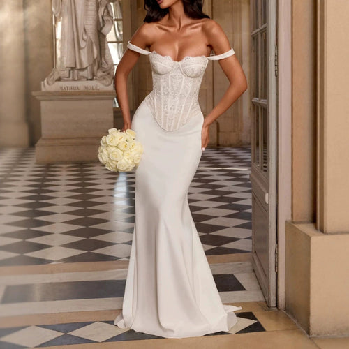 Damen Elegantes Hochzeitskleid mit Korsett-Detail Echo Archiv