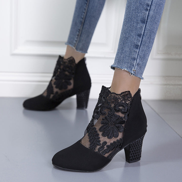 Damen Ankle-Boots mit floraler Spitze und samtiger Wildlederoptik mittelhoher Blockabsatz Echoarchiv