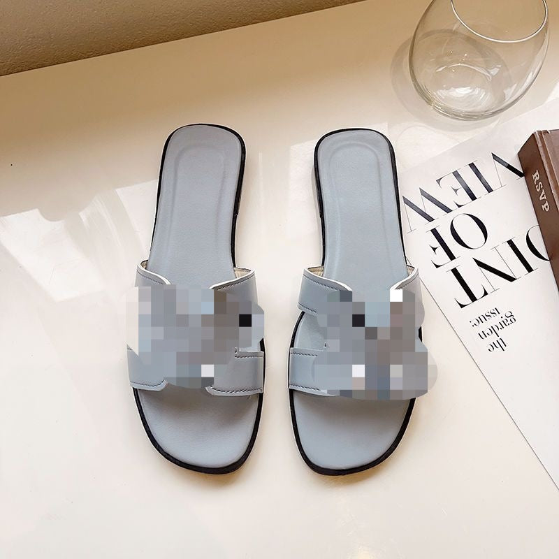 Damen Flache Lederoptik-Pantoletten mit gepolstertem Fußbett und Cut-Out Zierriemen – Sorelia