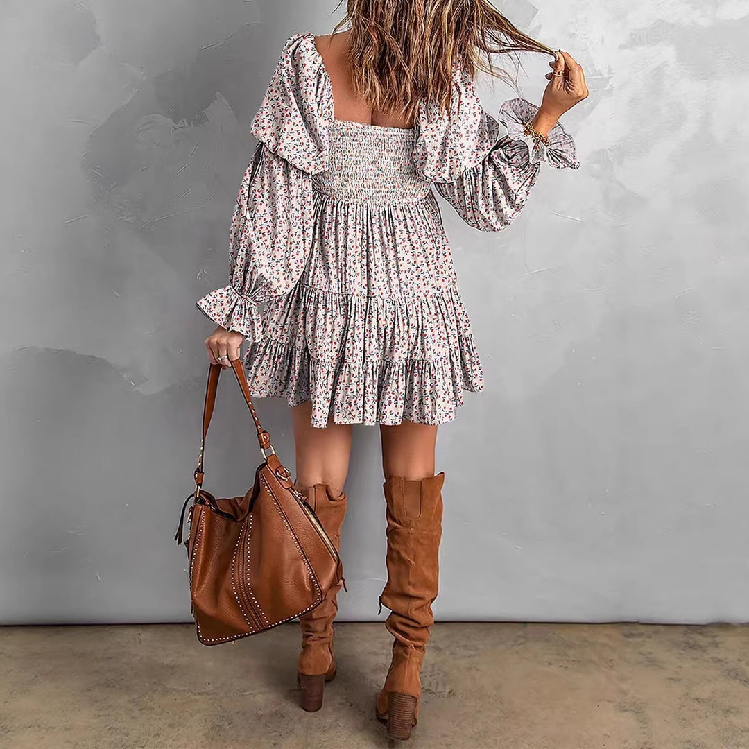 Damen Off-Shoulder Minikleid mit Smok-Oberteil, Volantstufen und gerafften Ballonärmeln – Élara