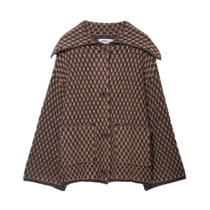 Damen nan kastige Bouclé-Tweedjacke mit großem Umlegekragen, aufgesetzten Taschen und dekorativen Holzknöpfen Echo Archiv