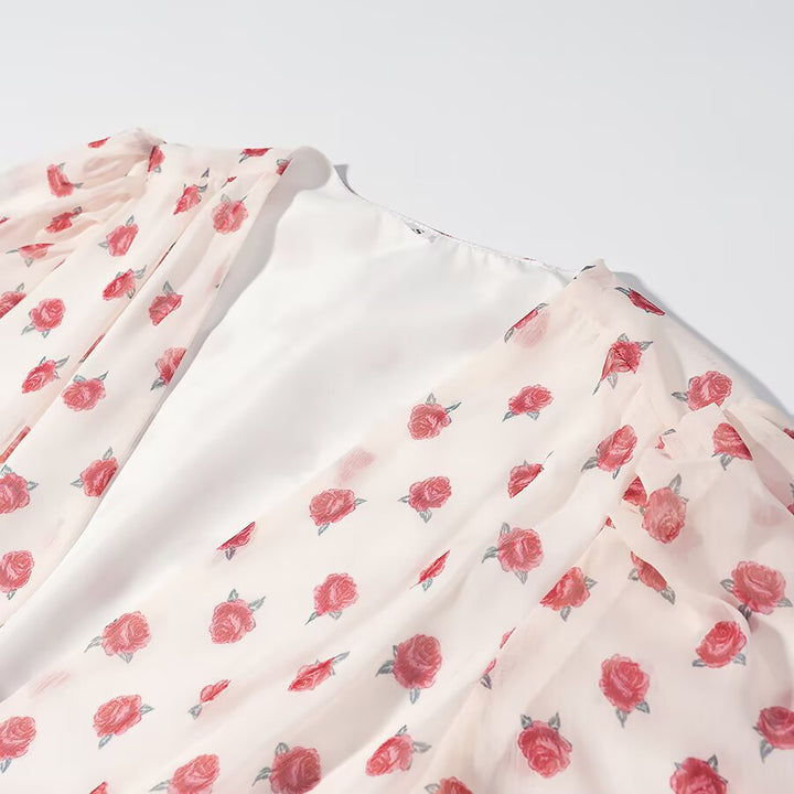 Damen Fließende Chiffonbluse mit floralem Print, tiefem V-Ausschnitt und Volantstufen Echo Archiv