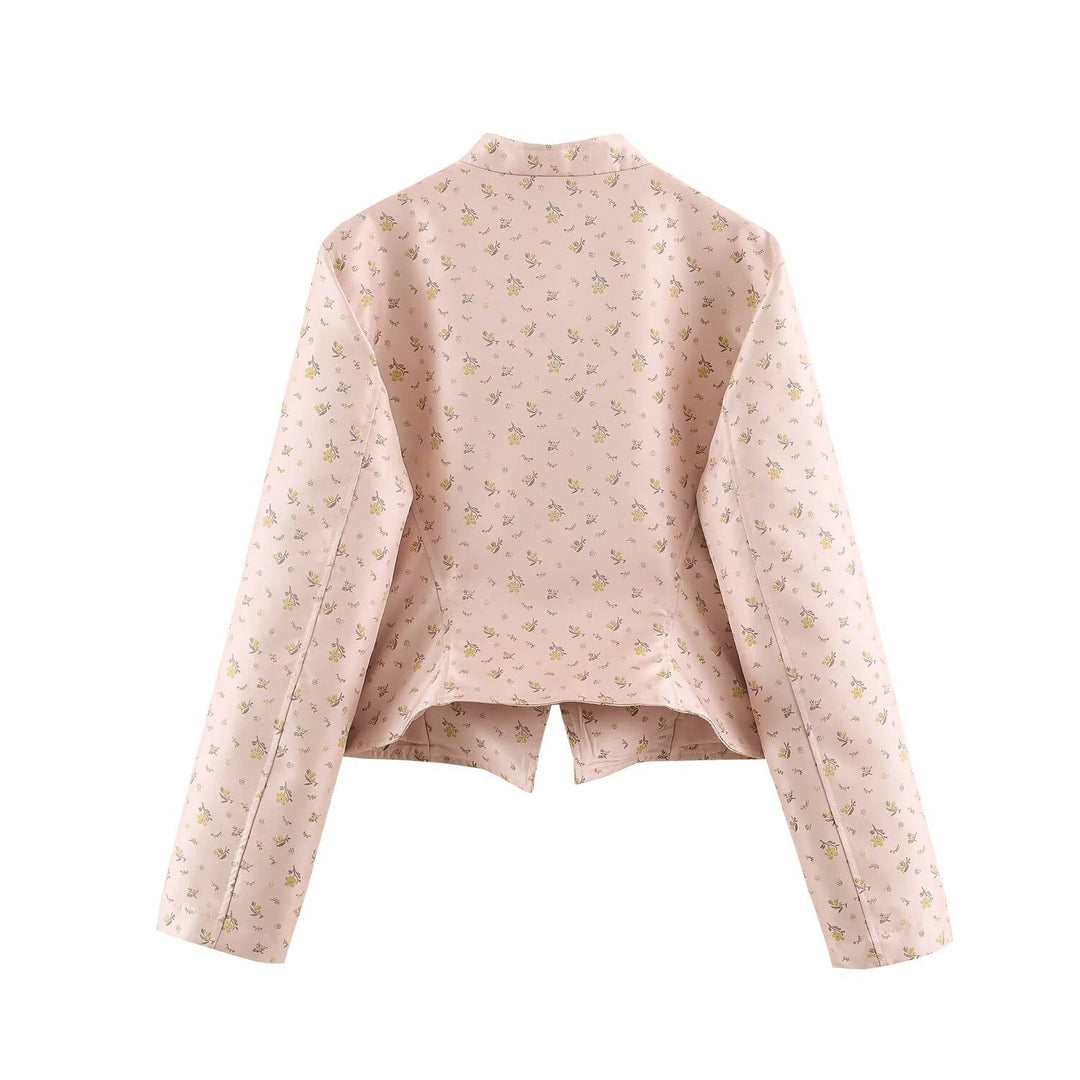 Damen Kurzblouson im romantischen Militärstil mit Blumenjacquard und dekorativen Kordelschließen Echo Archiv
