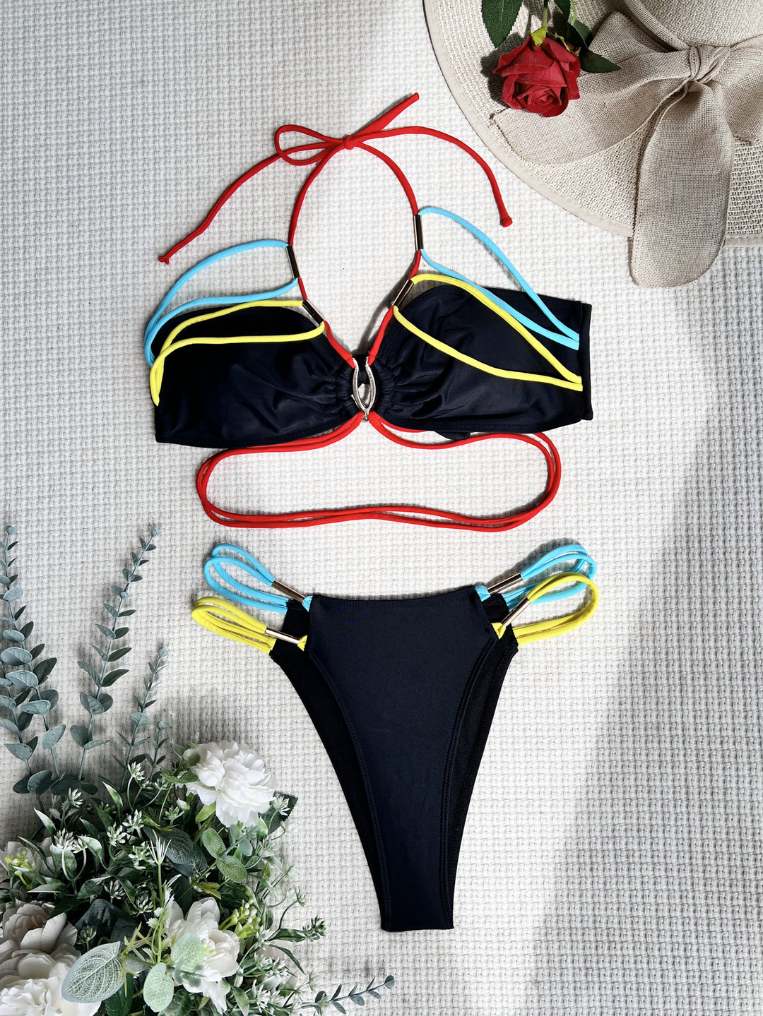 Damen Hochgeschnittener Bikini mit innovativem Schnür-Design Echo Archiv