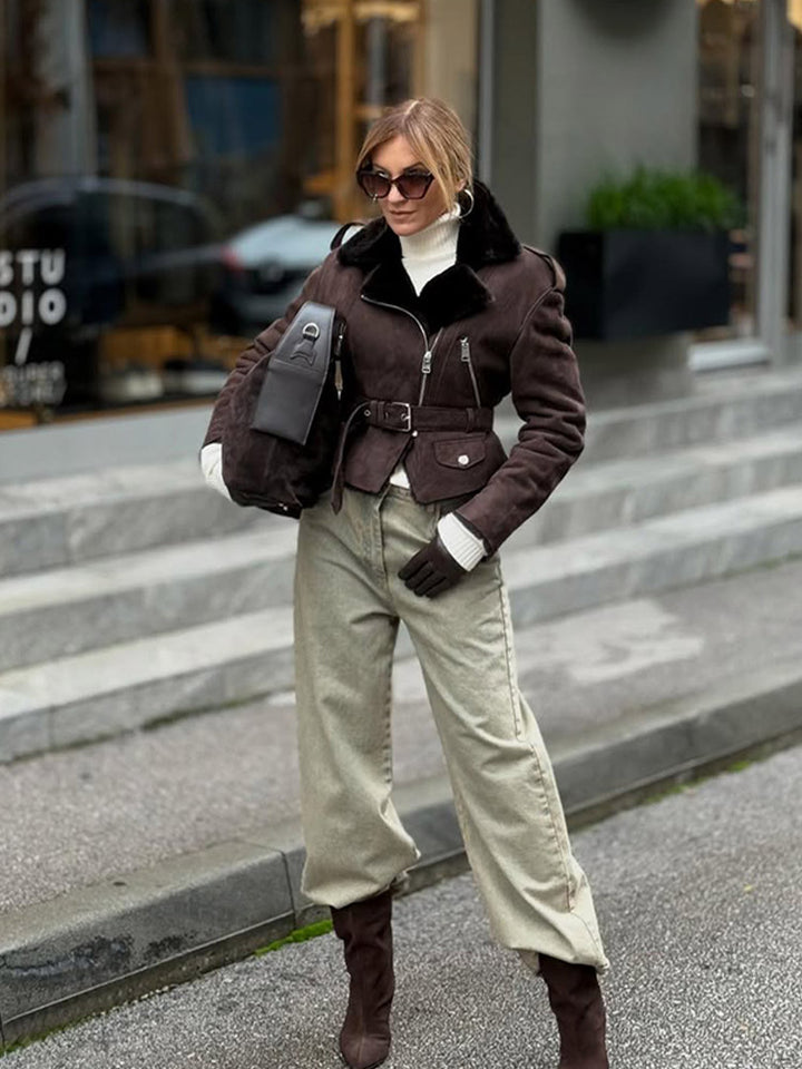 Damen Kurzjacke im Biker‑Style aus Velourslederoptik mit Teddyfutter und Taillengürtel Echoarchiv