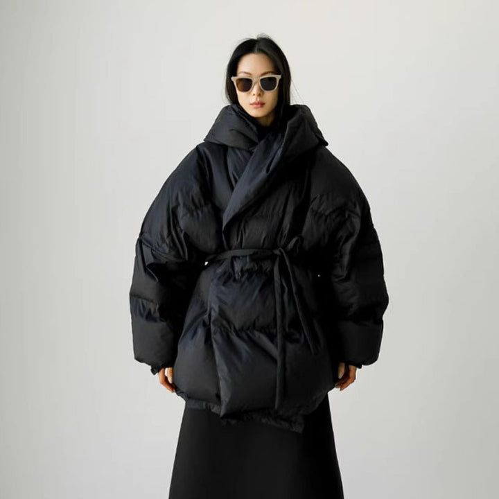 Damen Oversized Stepp-Winterjacke mit XXL-Kapuze und Kordeltaillenband – Célinea