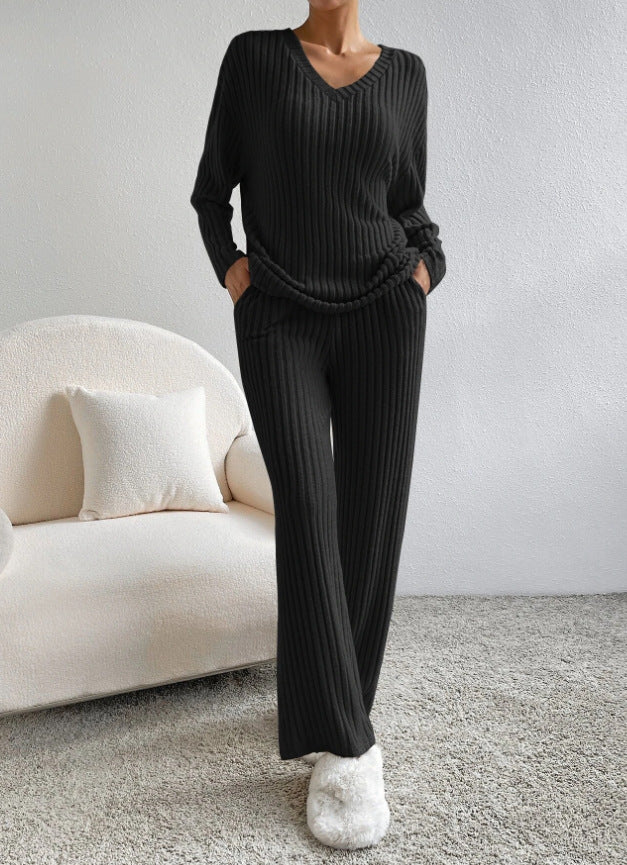 Damen Eleganter und bequemer Strickanzug Echo Archiv