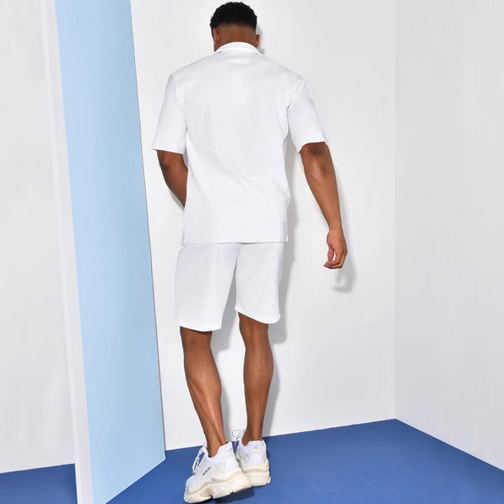 Herren kurzes Freizeit-Outfit mit kurzärmligem Hemd und bequemen Shorts Echoarchiv