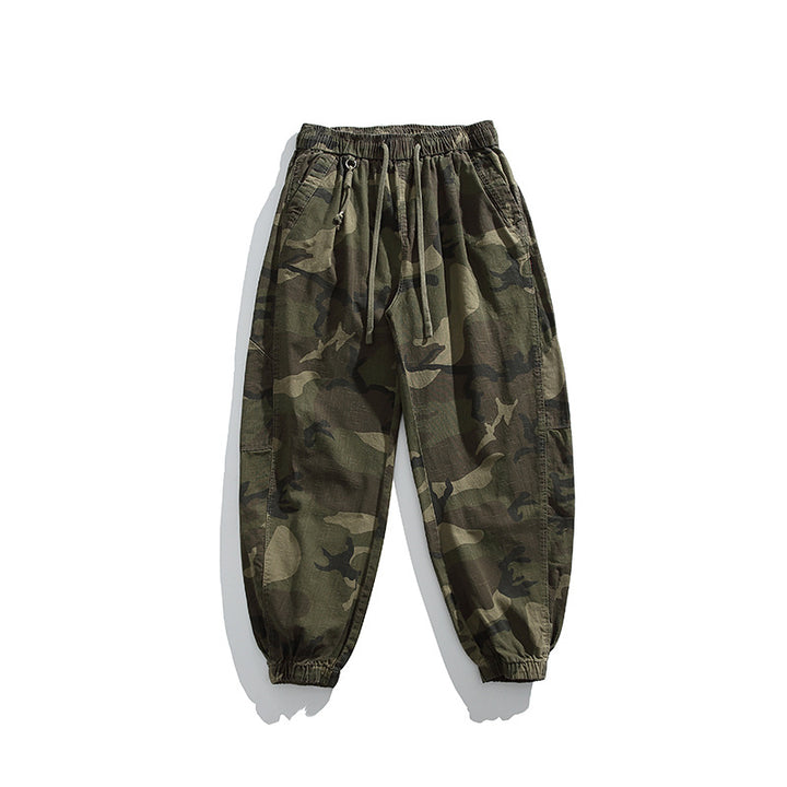 Herren Camouflage Cargohose im Jogger‑Stil mit Tunnelzugbund und elastischen Bündchen Echo Archiv