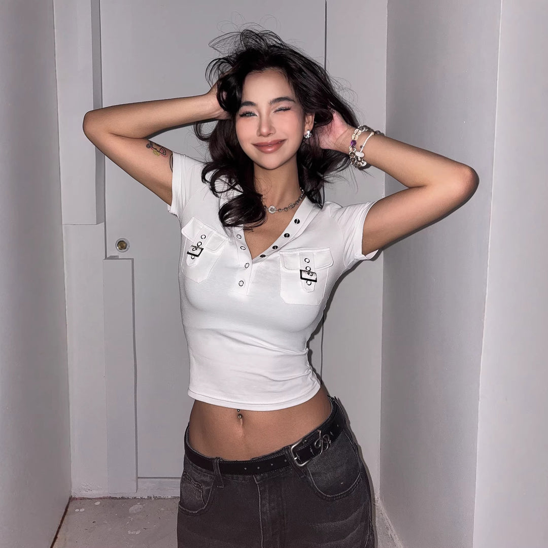 Damen Kurzarm Shirt mit dekorativem V-Ausschnitt und praktischem Taschen-Design Echo Archiv