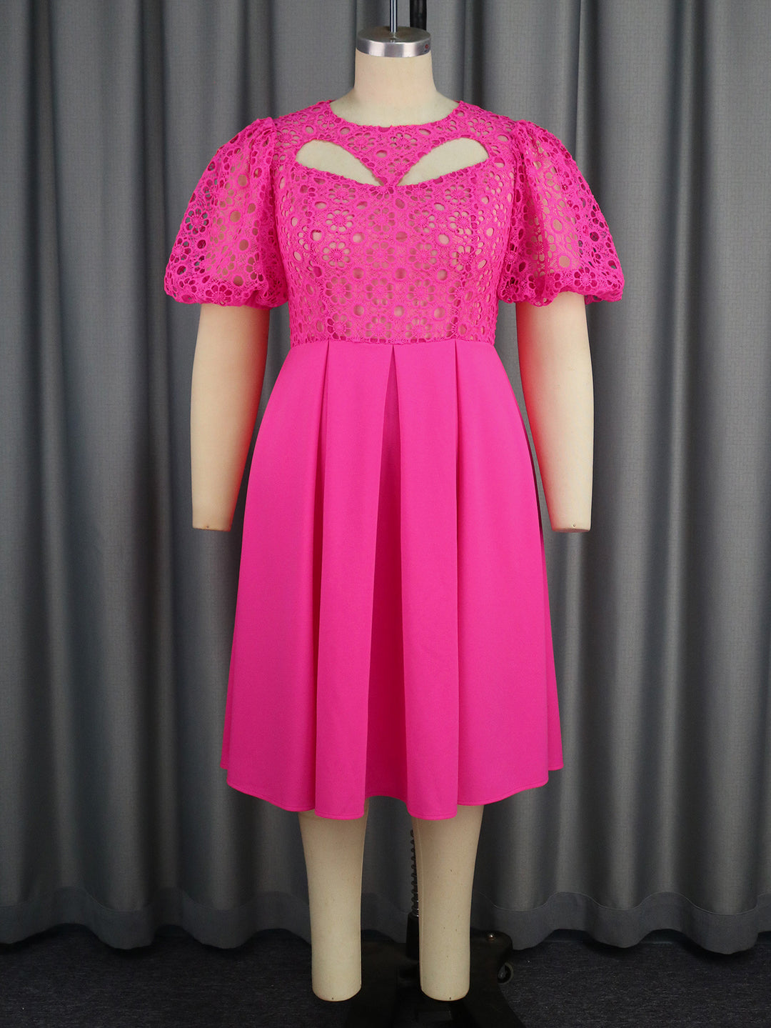 Damen Elegantes A-Linien Kleid mit Cut-Out-Details und Puffärmeln Echo Archiv