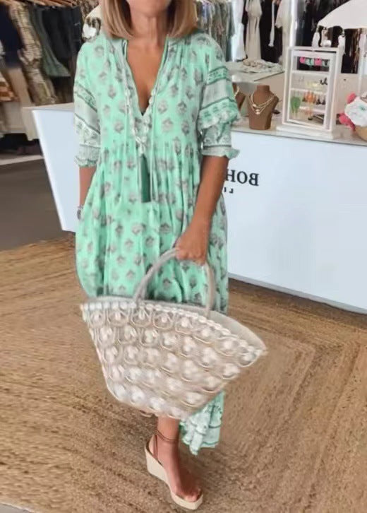 Frauen Boho Maxi Kleid aus leichtem Viskose-Mix mit V-Ausschnitt, Quastenbändchen, drei Viertelärmeln und seitlichen Taschen – Valéora