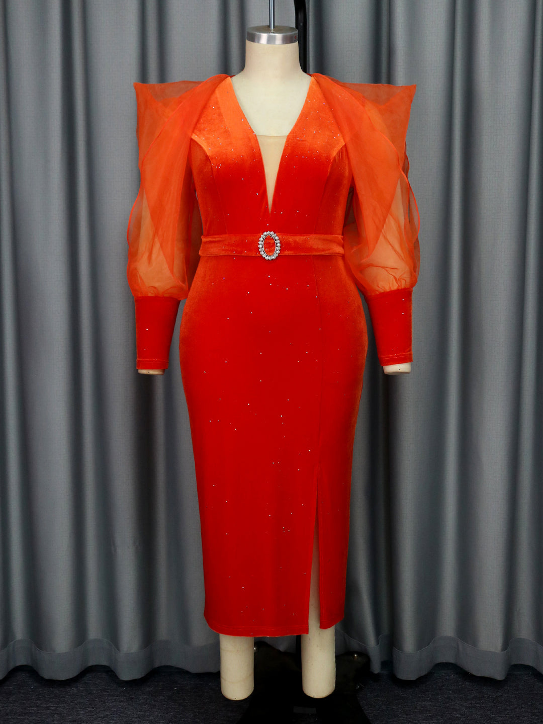 Damen Abendkleid mit extravagantem Transparenz-Design und funkelnden Applikationen Echo Archiv