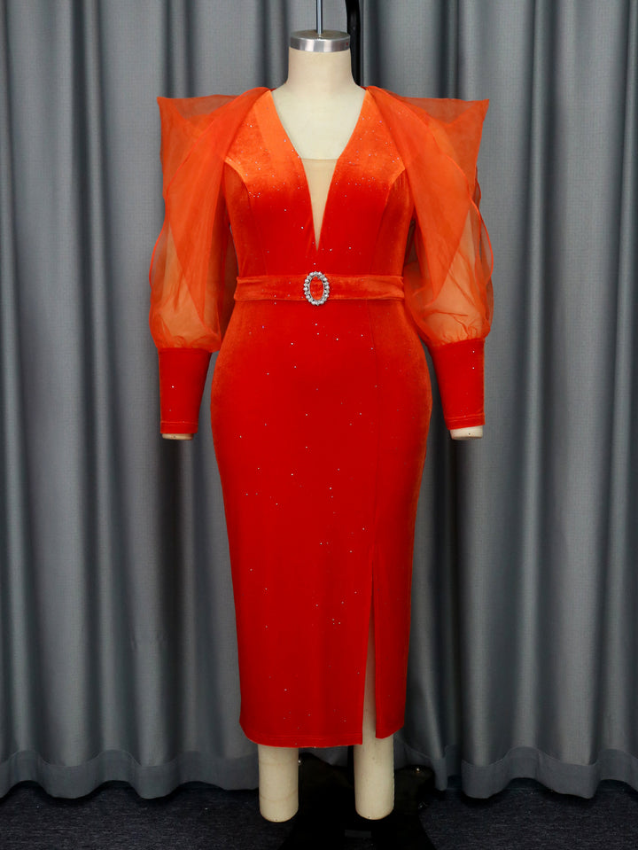 Damen Abendkleid mit extravagantem Transparenz-Design und funkelnden Applikationen Echo Archiv