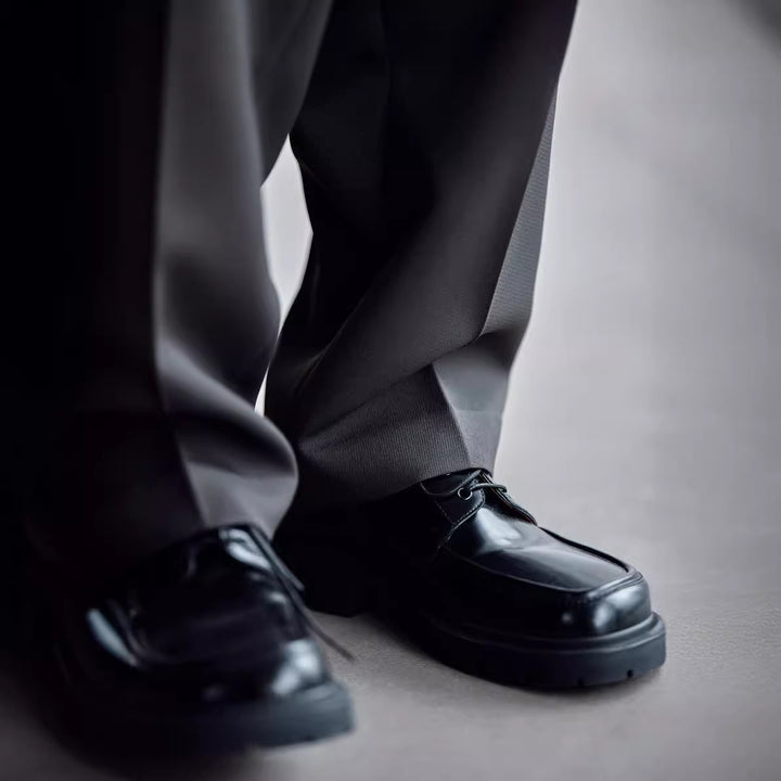Herren Weite Chino-Hose mit Bundfalten und lockerem Schnitt Echoarchiv