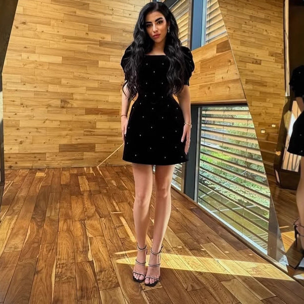 Damen Samtkleid mit Puffärmel und glitzernden Details Echo Archiv