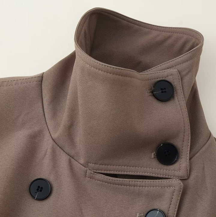 Damen Kurzer doppeltreihiger Trenchcoat mit Stehkragen und Taillengürtel Echo Archiv