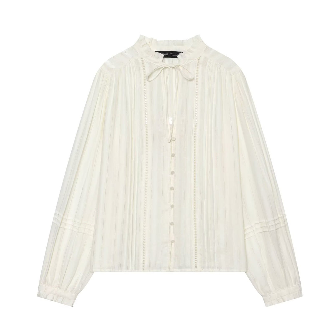 Damen Plissierte Bluse mit Rüschenkragen, Knopfleiste und Schleifenband Echo Archiv