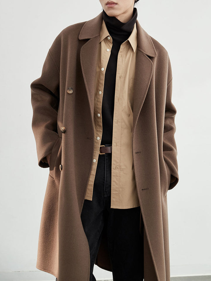 Herren Oversized Wollmantel mit Doppelreiher und Reverskragen Echoarchiv