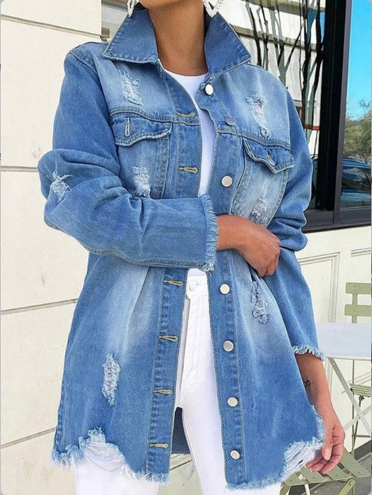 Damen Oversize-Jeansjacke mit Destroyed-Details, Fransensaum und verdeckter Knopfleiste Echo Archiv