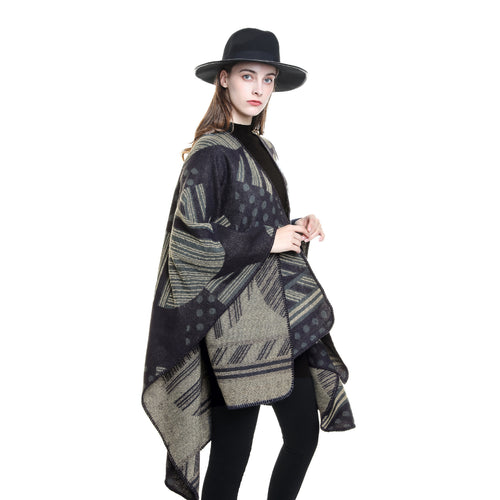 Damen Jacquard‑Ruana mit grafischem Muster und Kettelkante Echo Archiv