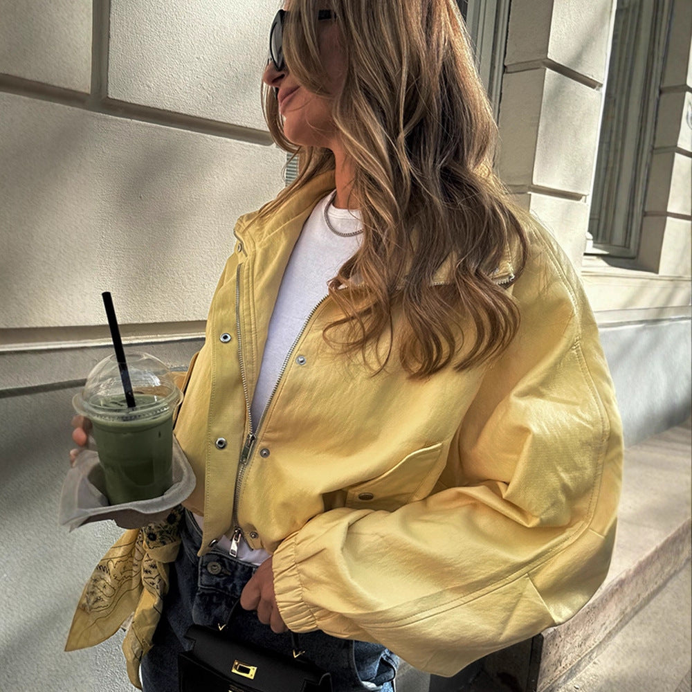 Damen Kurze Satinoptik-Bomberjacke mit Reißverschluss, Druckknöpfen & elastischen Bündchen Echoarchiv
