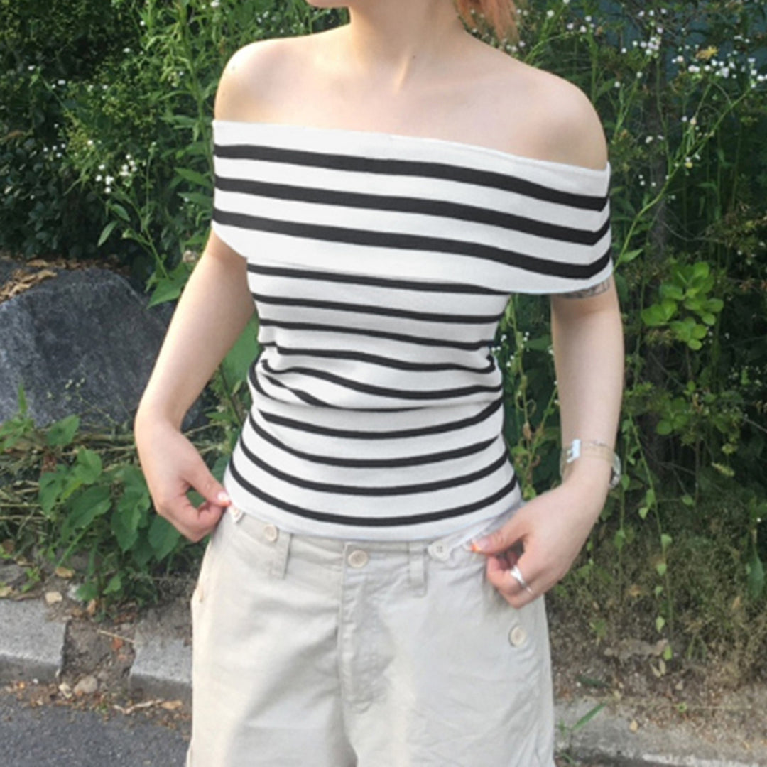 Damen Off-Shoulder Oberteil mit gestreiftem Design und breitem Kragen Echo Archiv