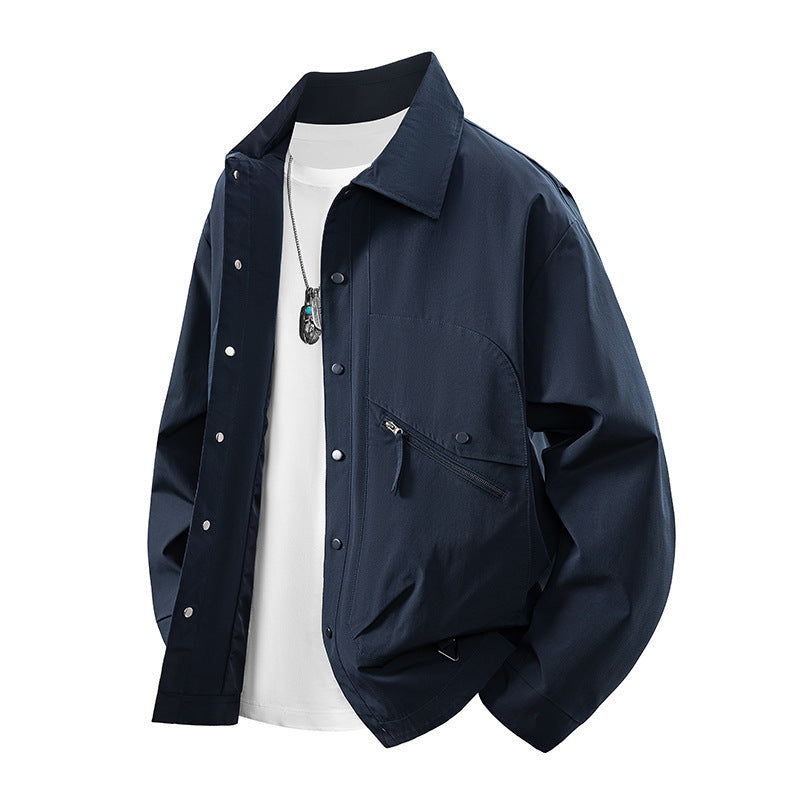 Herren Overshirt-Coachjacke im Urban-Utility-Stil mit Druckknopfleiste und schräger Reißverschlusstasche Echo Archiv