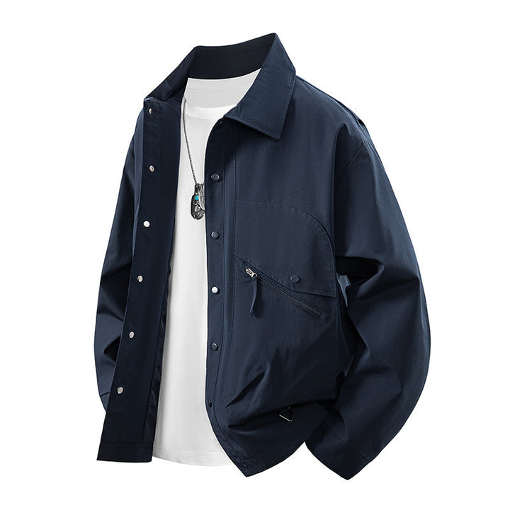 Herren Overshirt-Coachjacke im Urban-Utility-Stil mit Druckknopfleiste und schräger Reißverschlusstasche Echo Archiv