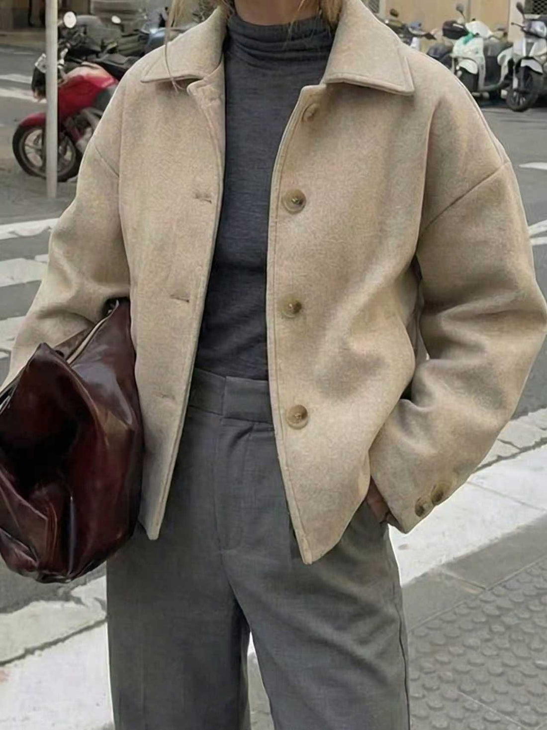 Damen Oversize Wollmix Jacke mit großen Zierknöpfen und breiten Manschetten Echoarchiv