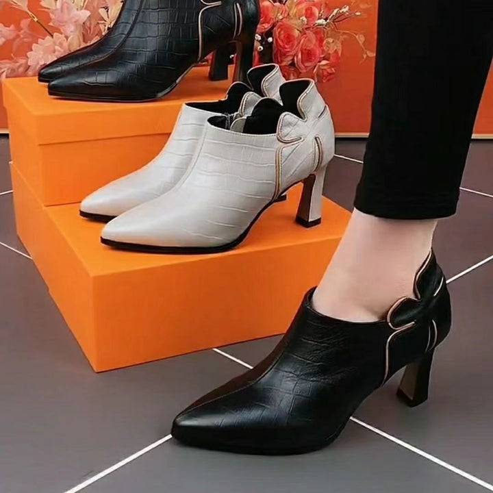 Damen nan spitz zulaufende Ankleboots mit Kroko-Prägung, seitlichem Reißverschluss und geschwungenem Blockabsatz Echo Archiv
