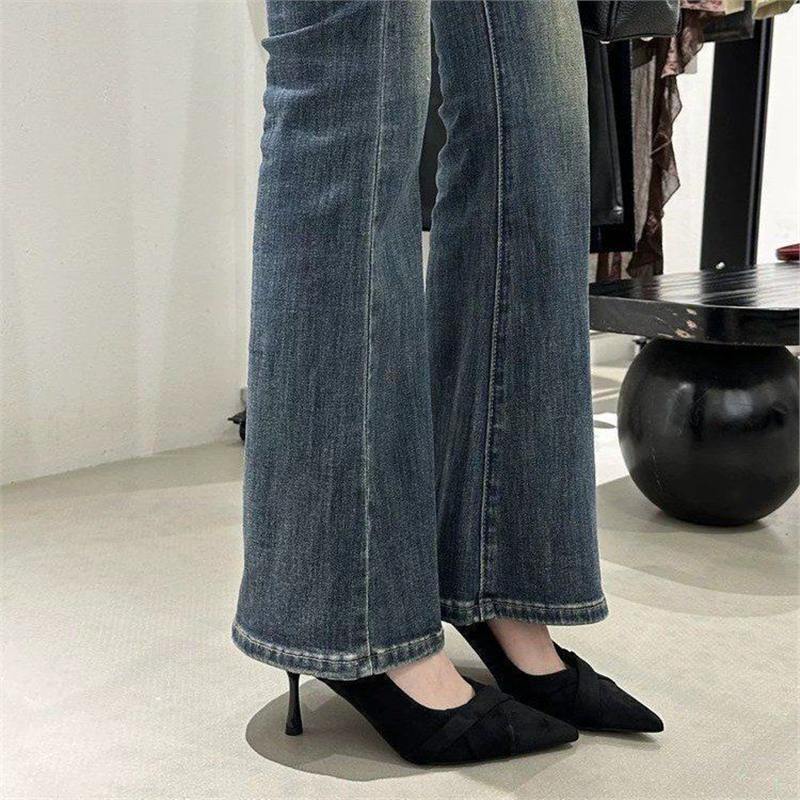 Damen Spitz zulaufende Samt‑Mules mit schlankem Stiletto und überkreuztem Riemen – Lioré