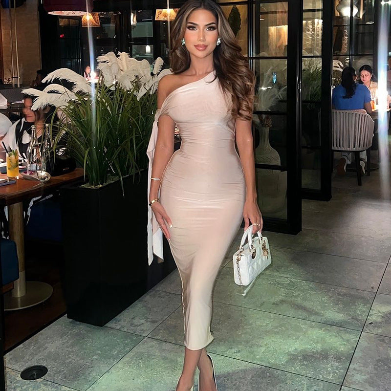 Damen Edles One-Shoulder-Kleid mit figurbetonter Silhouette und langen Ärmeln Echo Archiv