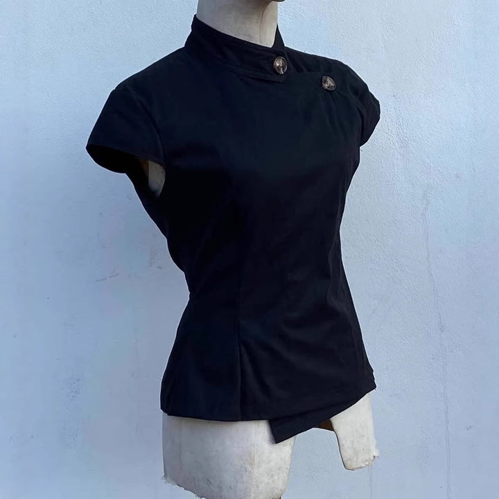 Damen Modisches Kurzarmshirt mit Stehkragen und dezenten Knopfdetails Echo Archiv