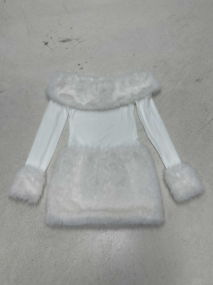 Damen nan figurbetontes Off-Shoulder Minikleid mit langen Ärmeln und luxuriösem Kunstfellbesatz Echo Archiv