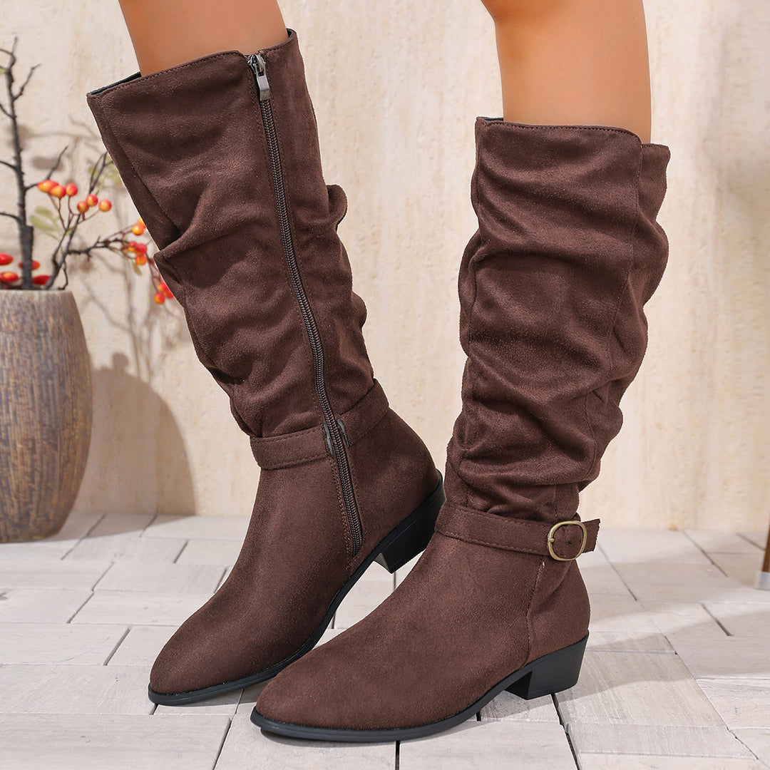 Damen kniehoher Slouch-Stiefel aus weichem Microvelours mit Ziergurt und niedrigem Blockabsatz Echo Archiv