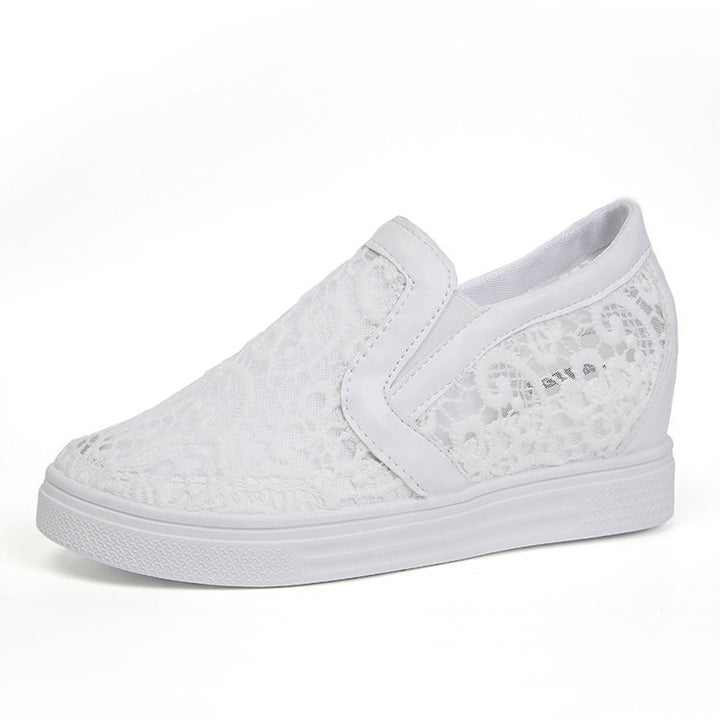 Damen Slip-On Keil-Sneaker mit Spitzen-Obermaterial – Névara