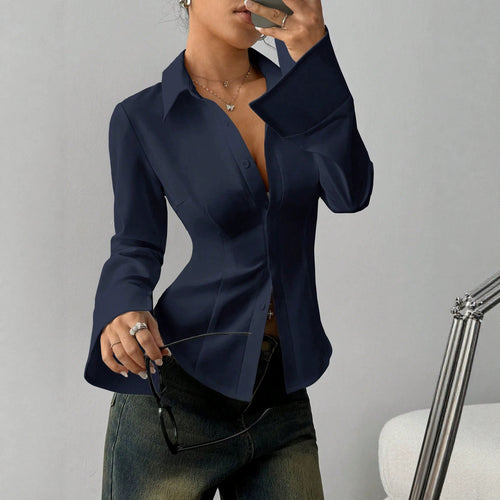 Damen Taillierte Satin-Bluse mit formenden Teilungsnähten und weiten Manschetten Echoarchiv