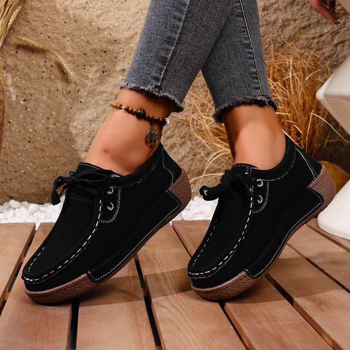 Damen mokassinartige Plateau-Sneaker mit Velourslederoptik, dekorativer Handnaht und stoßdämpfender Profilsohle Echo Archiv