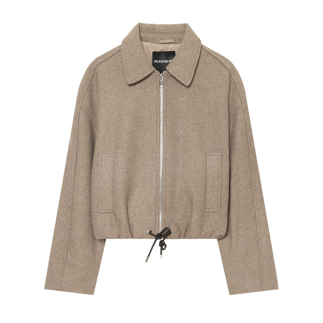 Damen kurze Wolljacke mit durchgehendem Reißverschluss, Umlegekragen und Kordelzugsaum – Célinea