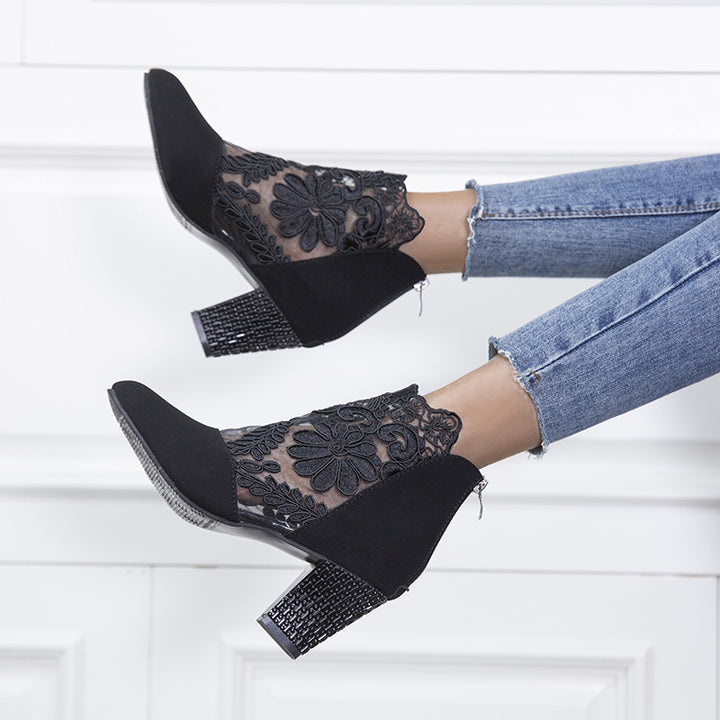 Damen Ankle-Boots mit floraler Spitze und samtiger Wildlederoptik mittelhoher Blockabsatz Echoarchiv