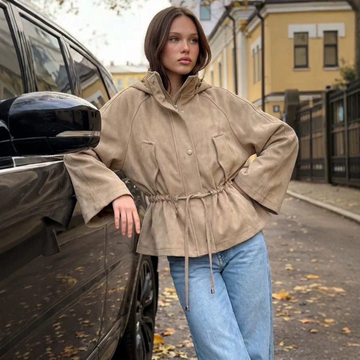 Damen Kurzjacke in Veloursleder‑Optik mit Kapuze und Taillenzug Echoarchiv