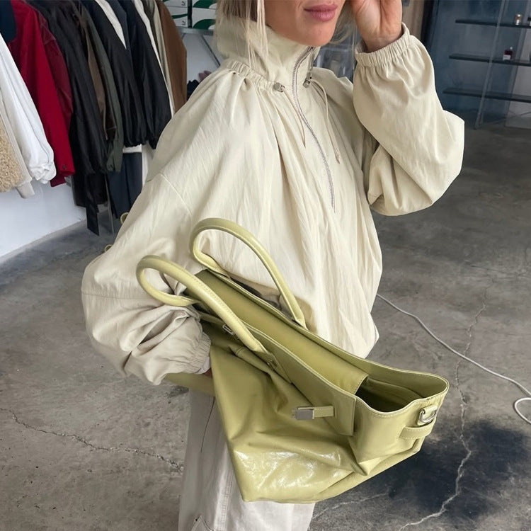 Damen Oversize Windjacke mit hohem Stehkragen, Tunnelzug-Schulterpasse und Ballonärmeln Echoarchiv